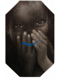 il sorriso è un muro che crolla, un soffio di vento che...